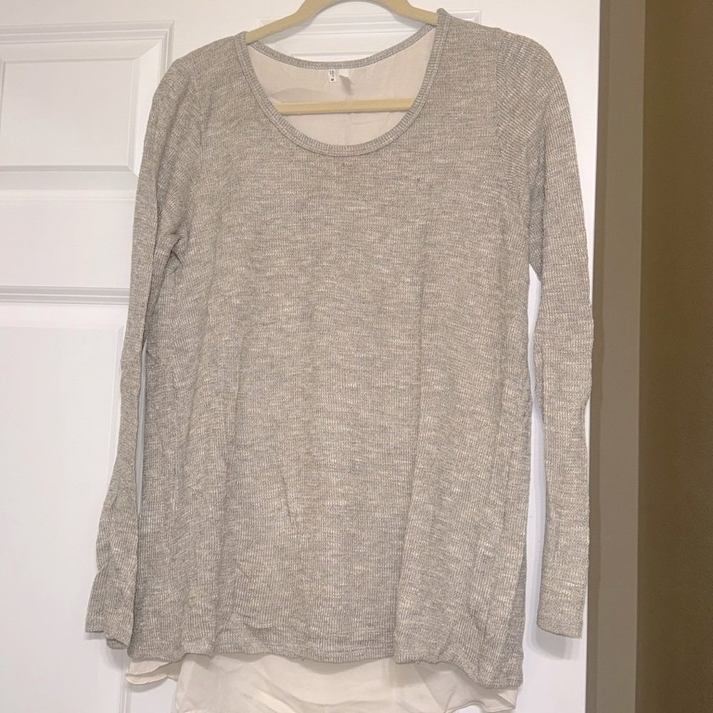 Medium lightweight sweater from Studio Y